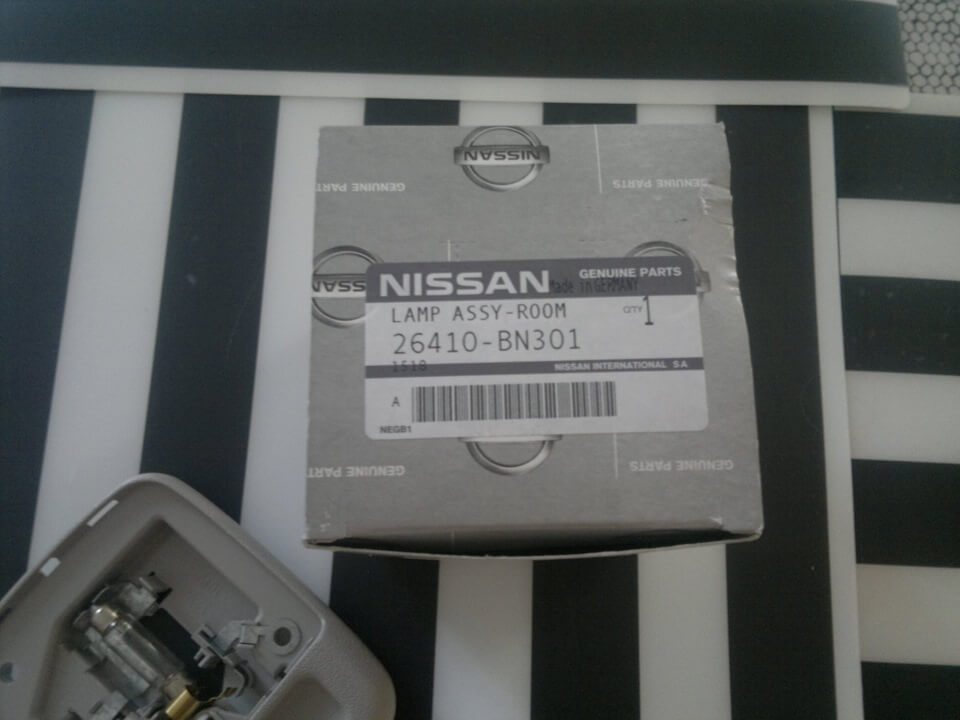 Установка дополнительного плафона освещения салона в Nissan Almera N16