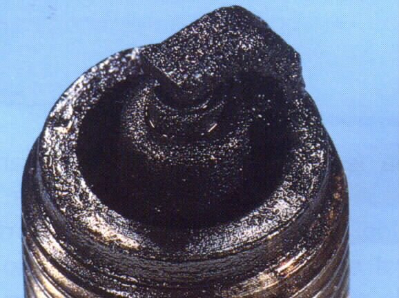 серо-черный налет со следами металлических частиц