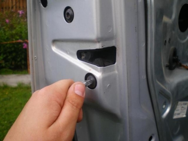 разборка двери на Volkswagen Passat B5 личинка замка