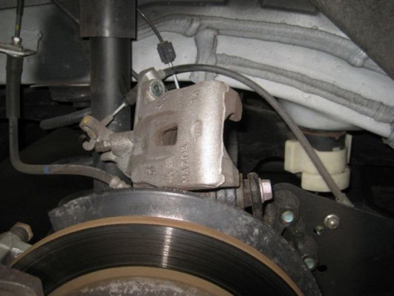 Замена задних тормозных колодок Mazda CX-5